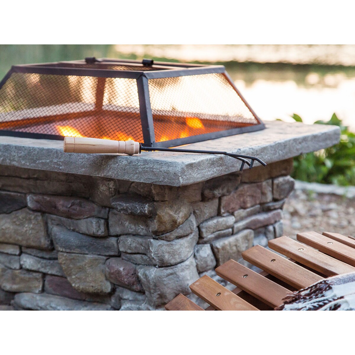 Palenisko ogrodowe z grillem betonowe szare KELUD, Beliani