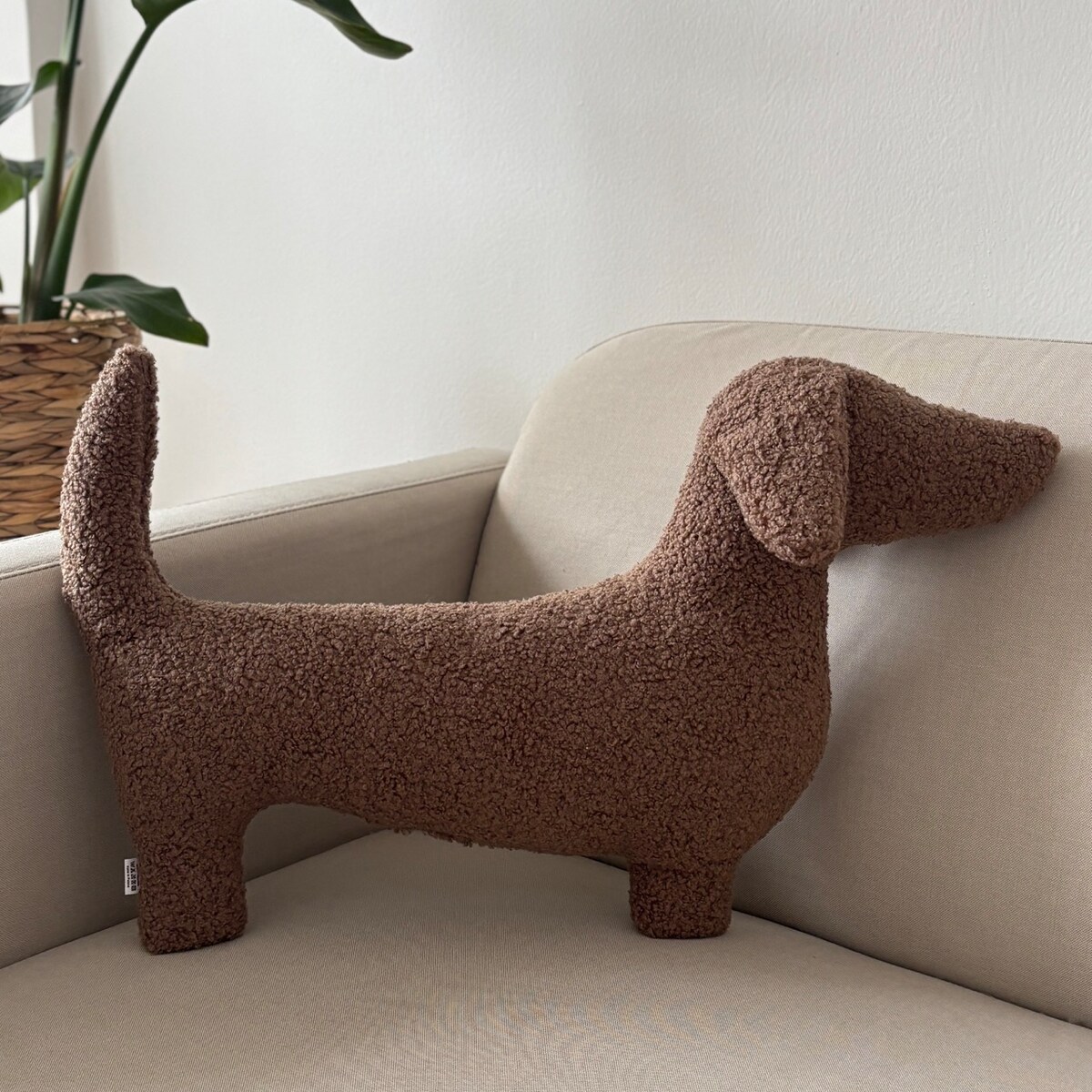 Poduszka pies Jamnik brązowy boucle