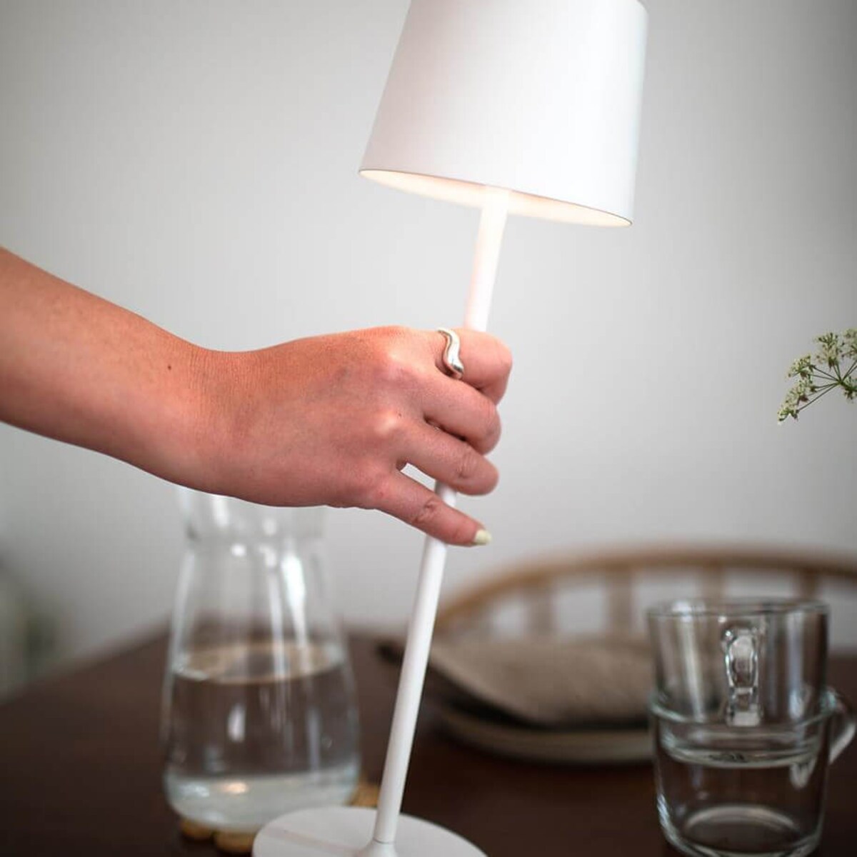 Stalowa lampka nocna Fiore 108654 Markslojd IP44 bezprzewodowa biały