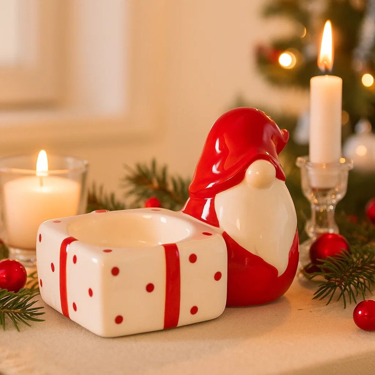 Podstawka pod świecę, ze skrzatem świątecznym