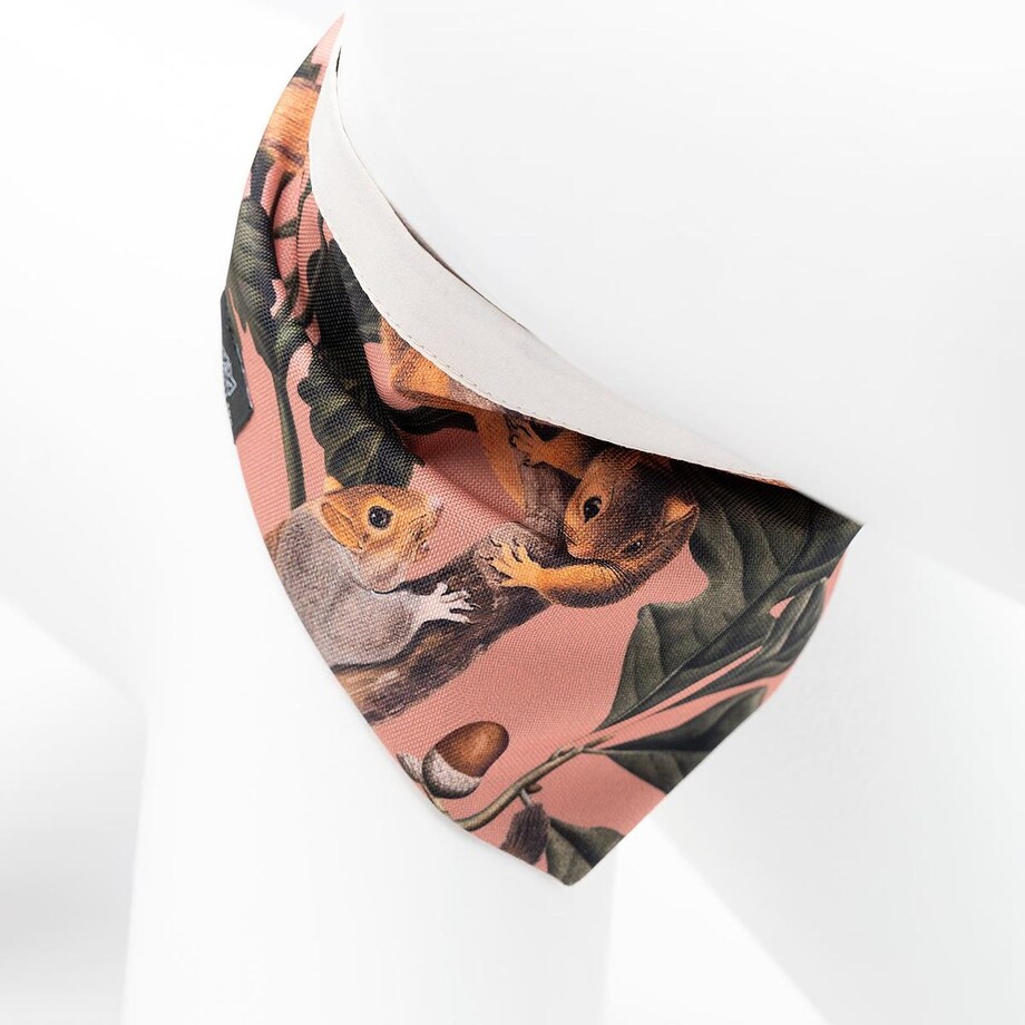 Bandanka "Wie wiórka co dobre" - Rozmiar: S, Rodzaj: Zapinana na szyi