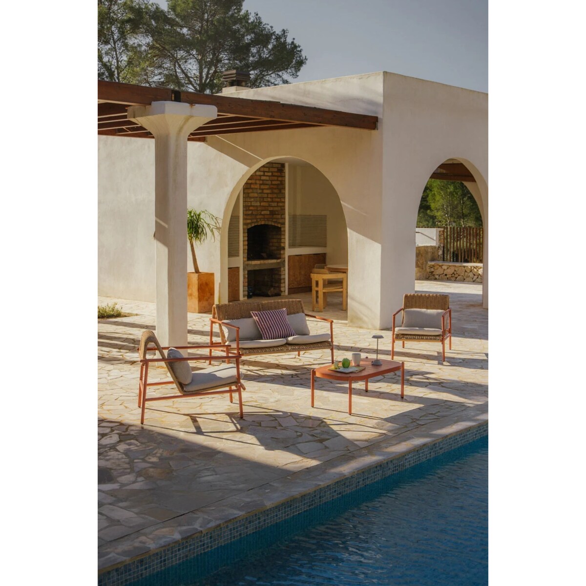 Zestaw ogrodowy: sofa, 2 fotele, stolik kawowy z aluminium i syntetycznego rattanu Duroli, terracotta