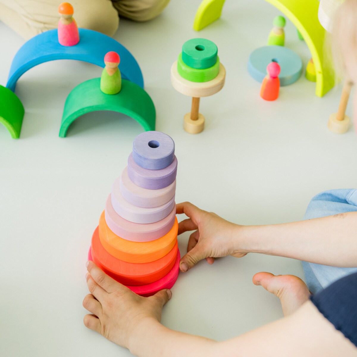 Wieża drewniana dla dzieci 10 krążków – klocki Grimm's Neon Pink 1+