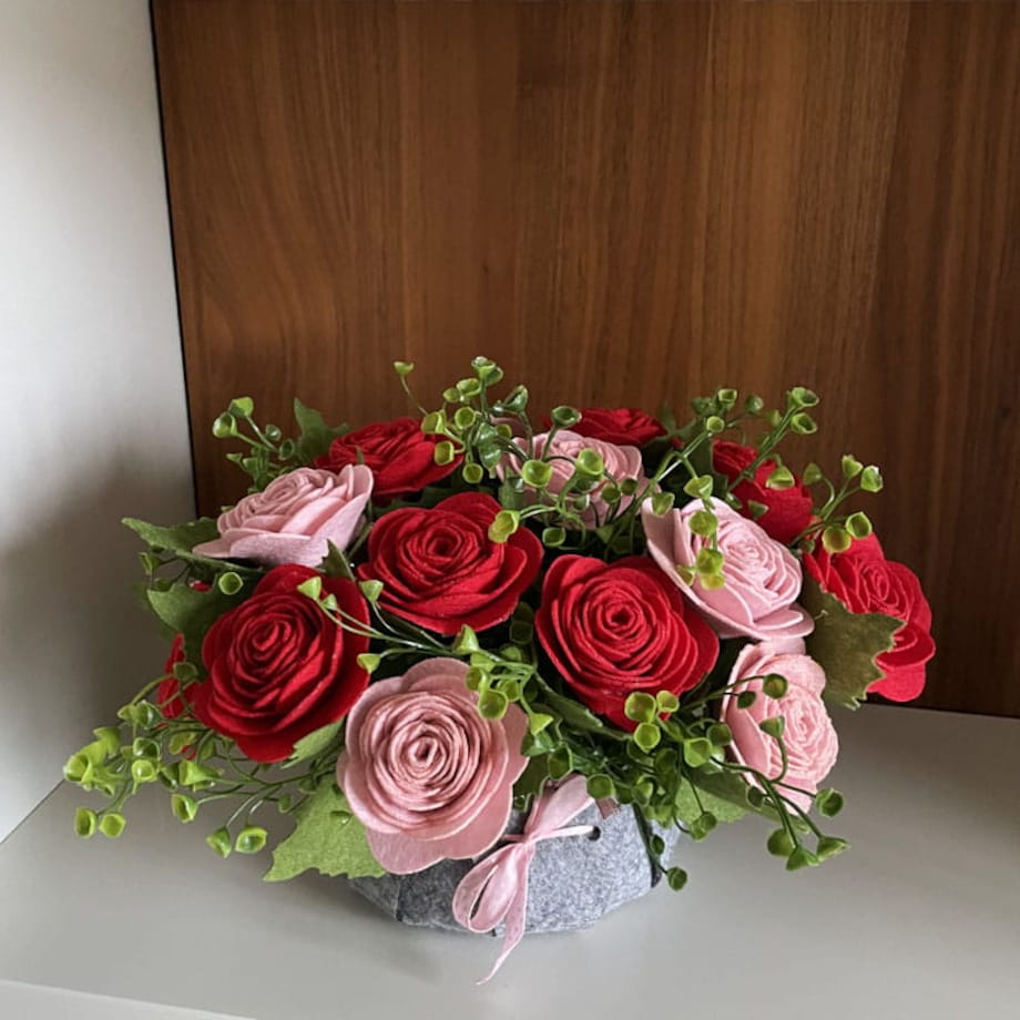 Kwiaty w koszyku DIY - Róże czerowno-różowe