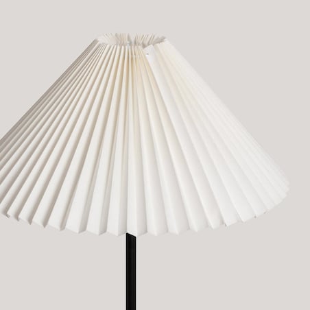Lampa podłogowa z drewna z plisowanym kloszem Leonessa, 140 cm