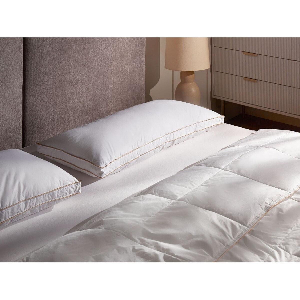 Poduszka trzykomorowa ETNA Niska Kacze pióra i puch 40 x 80 cm Biały