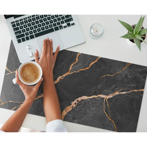 Czarna mata na biurko Marmurowe żyłki, 90x45 cm