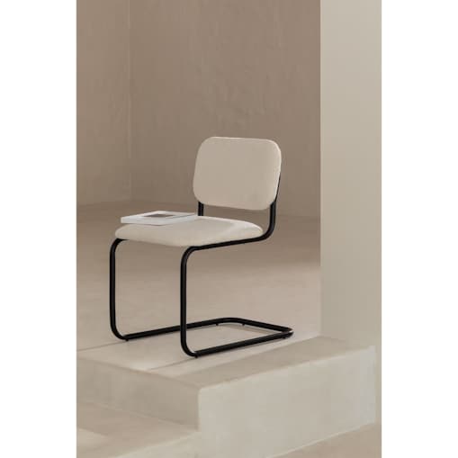 Krzesło na metalowej podstawie tkanina bouclé