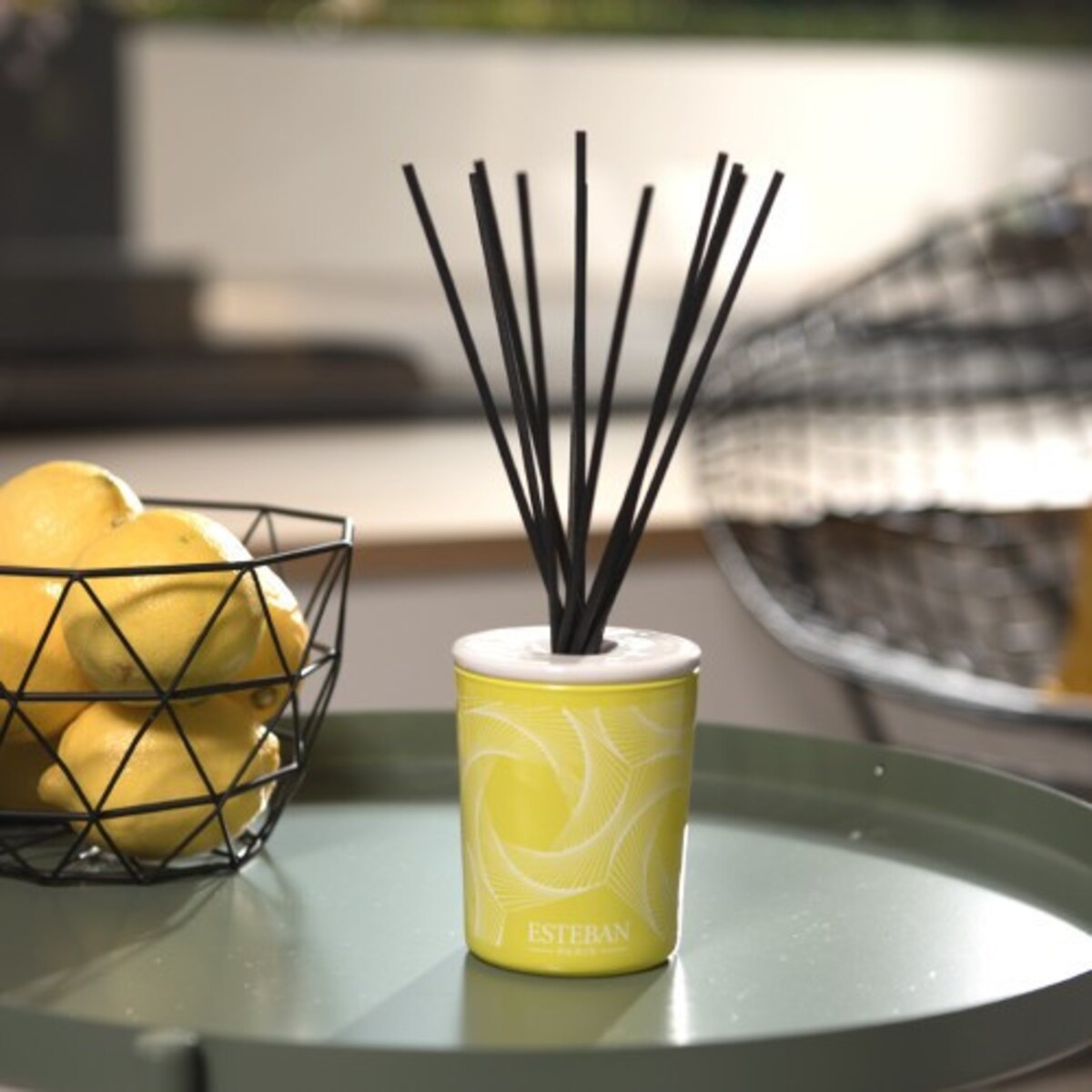 Dyfuzor zapachowy z patyczkami Terre d'agrumes + ceramiczna przykrywka, 100 ml, Esteban