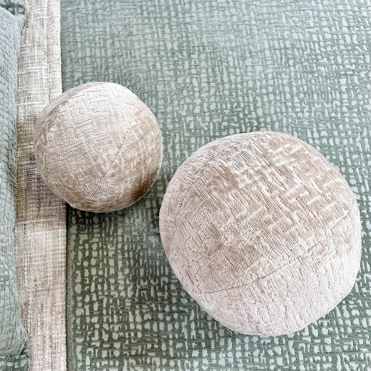 Poduszka HAPPY PILL 30 cm Beżowa