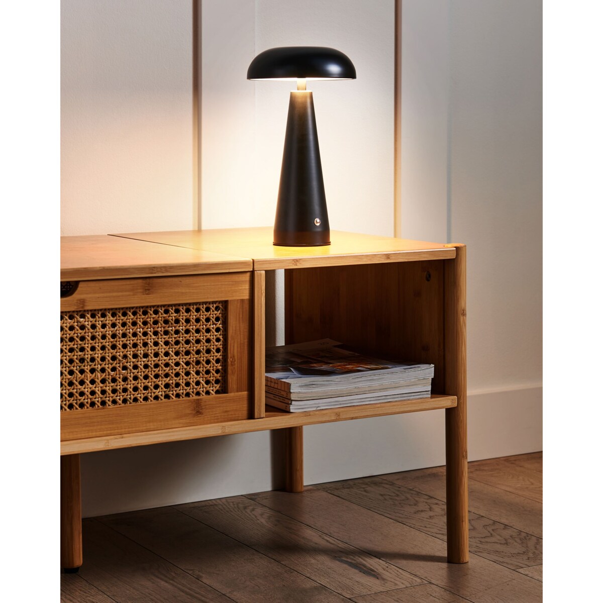 Bezprzewodowa lampa stołowa LED BOCONO Z czujnikiem ruchu Metal Czarny