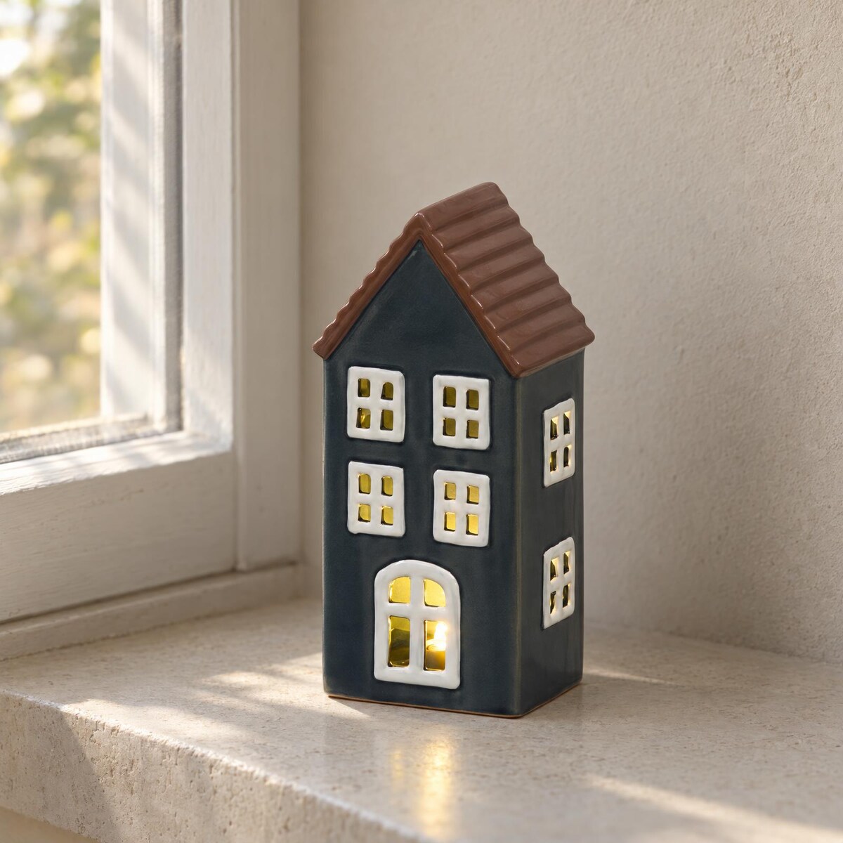 Lampion ceramiczny domek COPENHAGEN z oświetleniem LED, 6,5 x 8 x 17 cm, na baterie, kolor granatowy