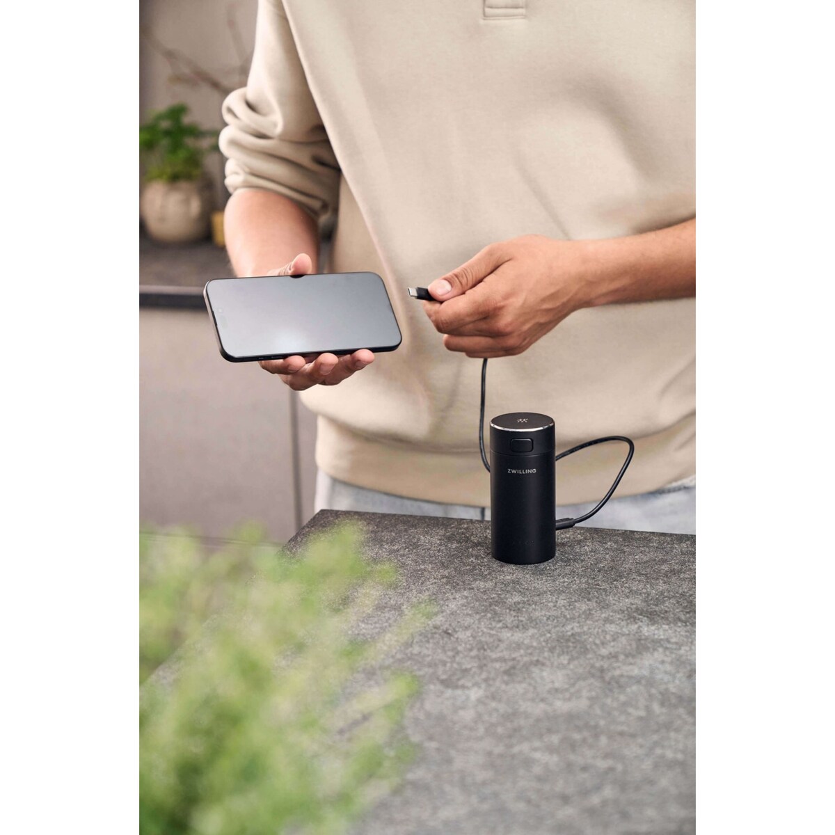 ZWILLING XTEND Kompaktowa ładowarka z funkcją Powerbank czarny