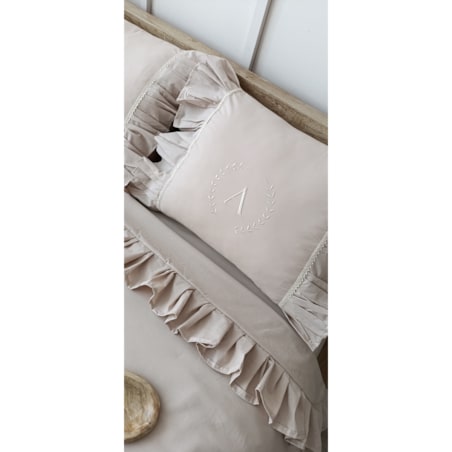 Pościel bawełniana personalizowana z haftem i falbanką jasny beż 160x200 + poszewki szt 2 50x60