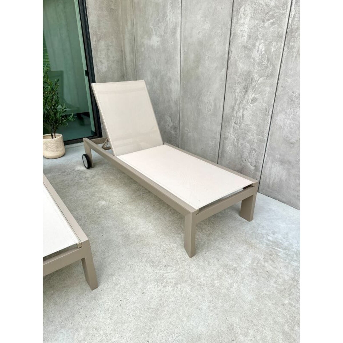 ALUMINIOWY LEŻAK LAURO SZAMPAŃSKI