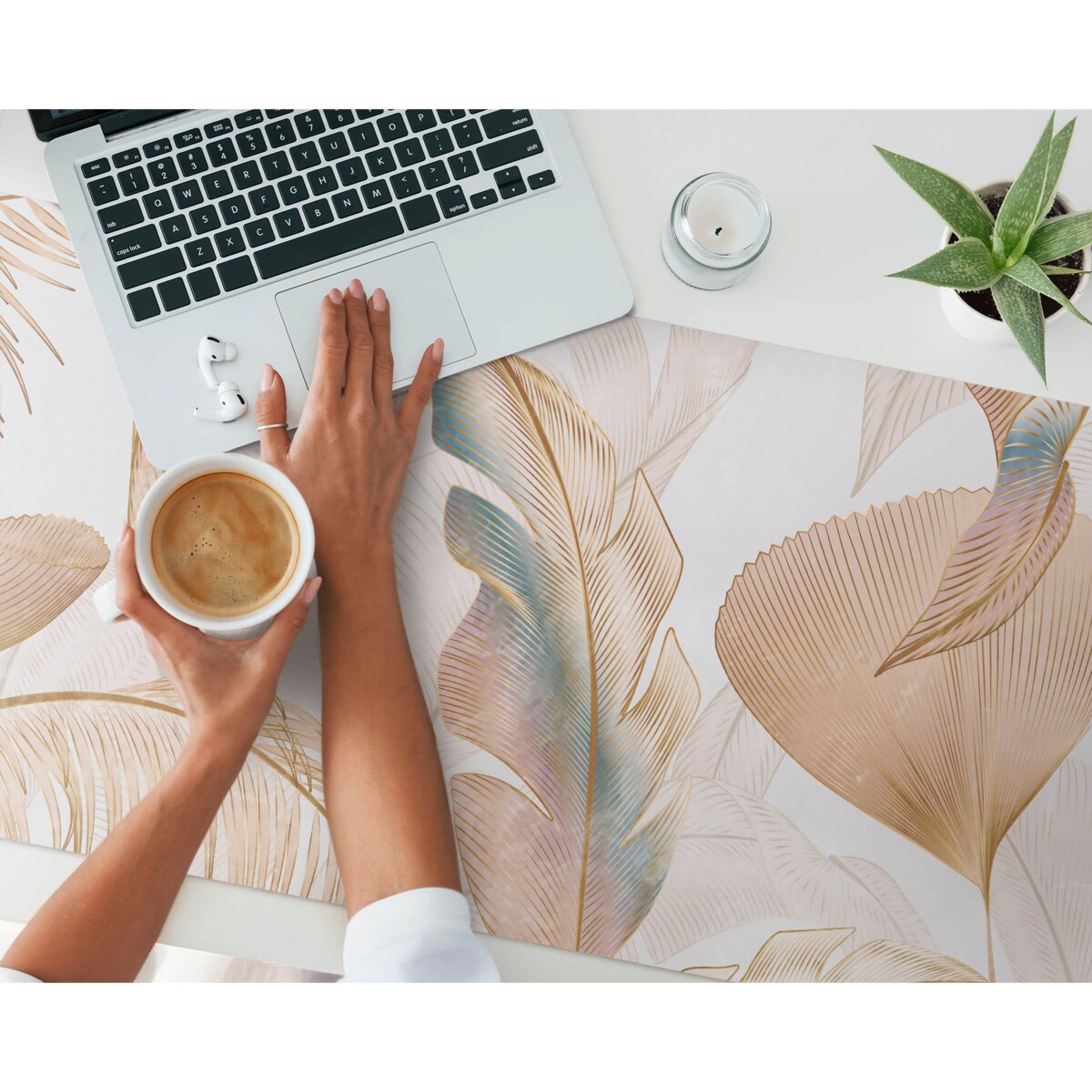 Beżowa mata na biurko Delikatne liście, 120x60 cm