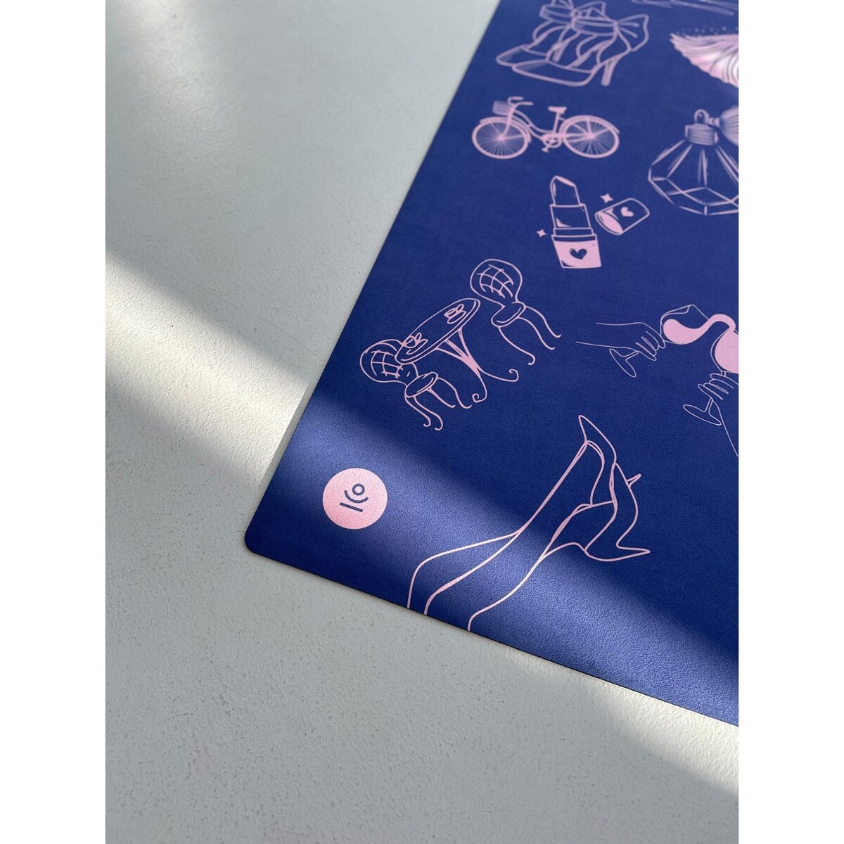 Antypoślizgowa mata do ćwiczeń jogi i pilatesu A NIGHT IN PARIS