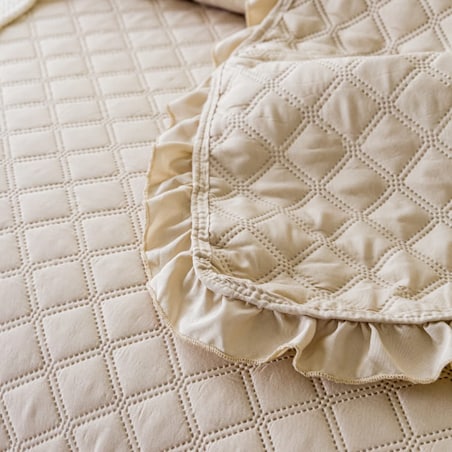 Beżowa Narzuta Pikowana z Falbanką 240 x 260 Duży XXL Koc Pled Elegancki Loft