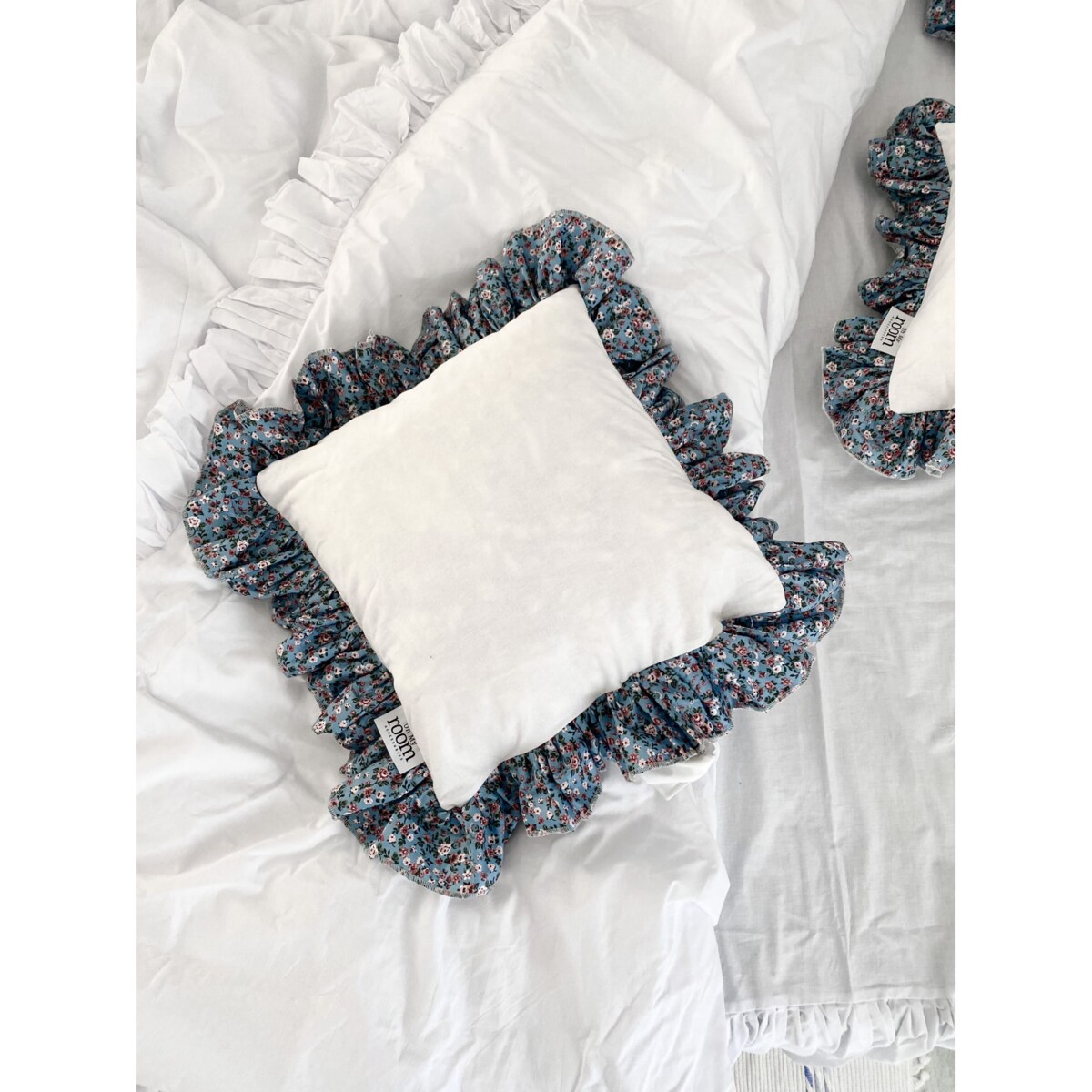 Poszewka Na Poduszkę Z Ozdobną Falbanką Jasiek Niebieska Łączka 40X40 Cm