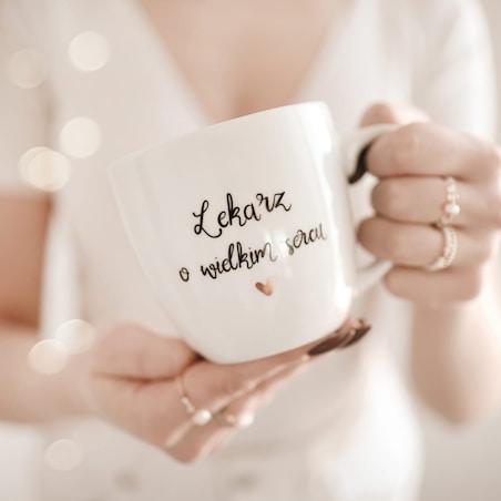 Lekarz o wielkim sercu 300 ml ze złotym sercem | prezent dla lekarza na Dzień Lekarza