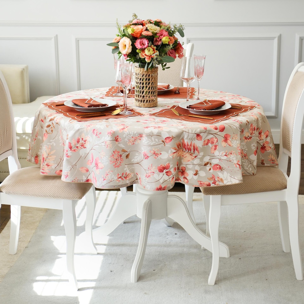 Obrus Wild Rose okrągły - Średnica ok. ⌀ 140 cm - idealny dla 4 osób