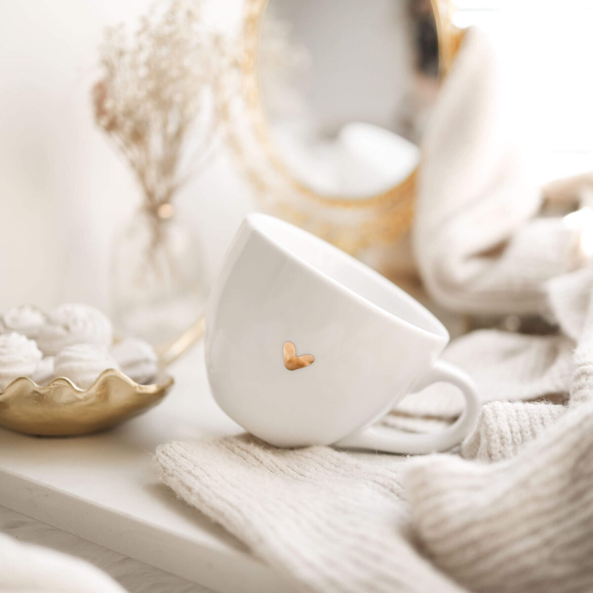 Biały kubek porcelanowy 500 ml - Motyw złotego serca na walentynki dla drugiej połówki