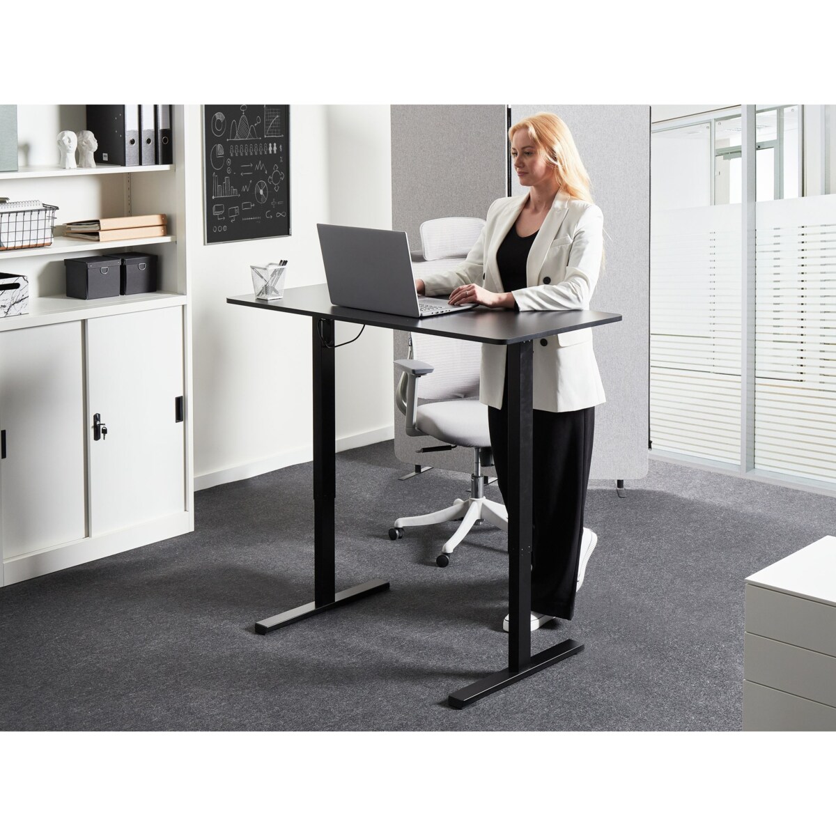 Biurko regulowane elektrycznie 120 x 60 cm czarne TAVARES