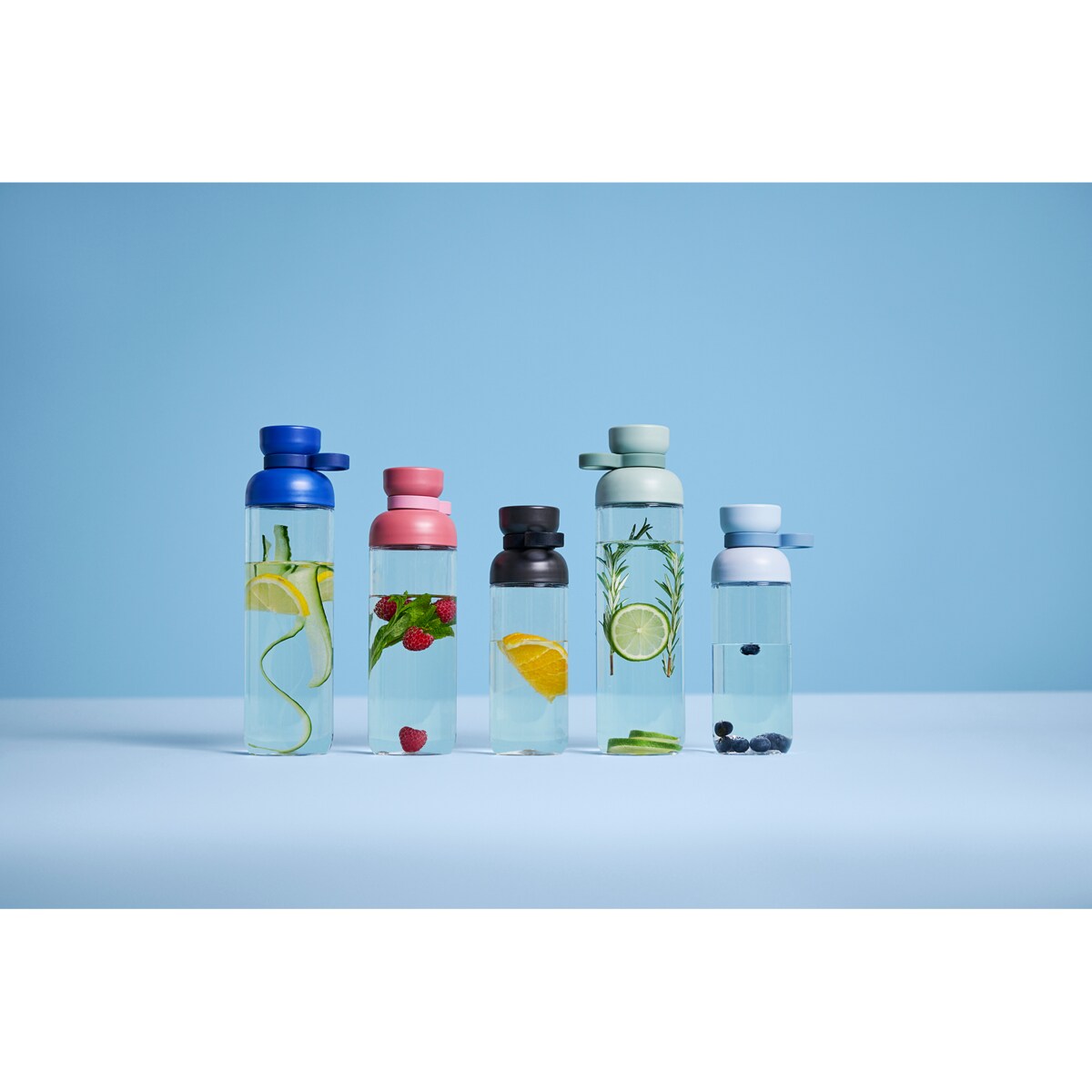 Butelka na wodę Vita 700 ml Nordic Black 107732041100
