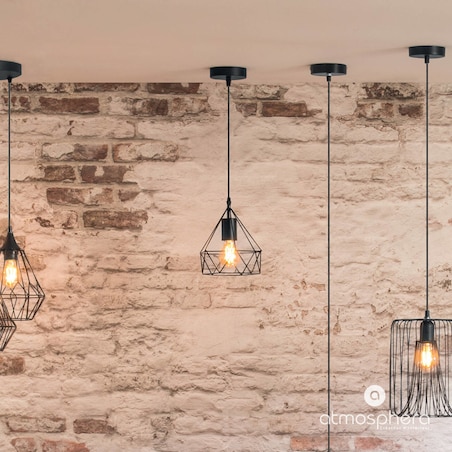 Lampa sufitowa modna wisząca z ażurowym kloszem z metalu idealna do loftów.