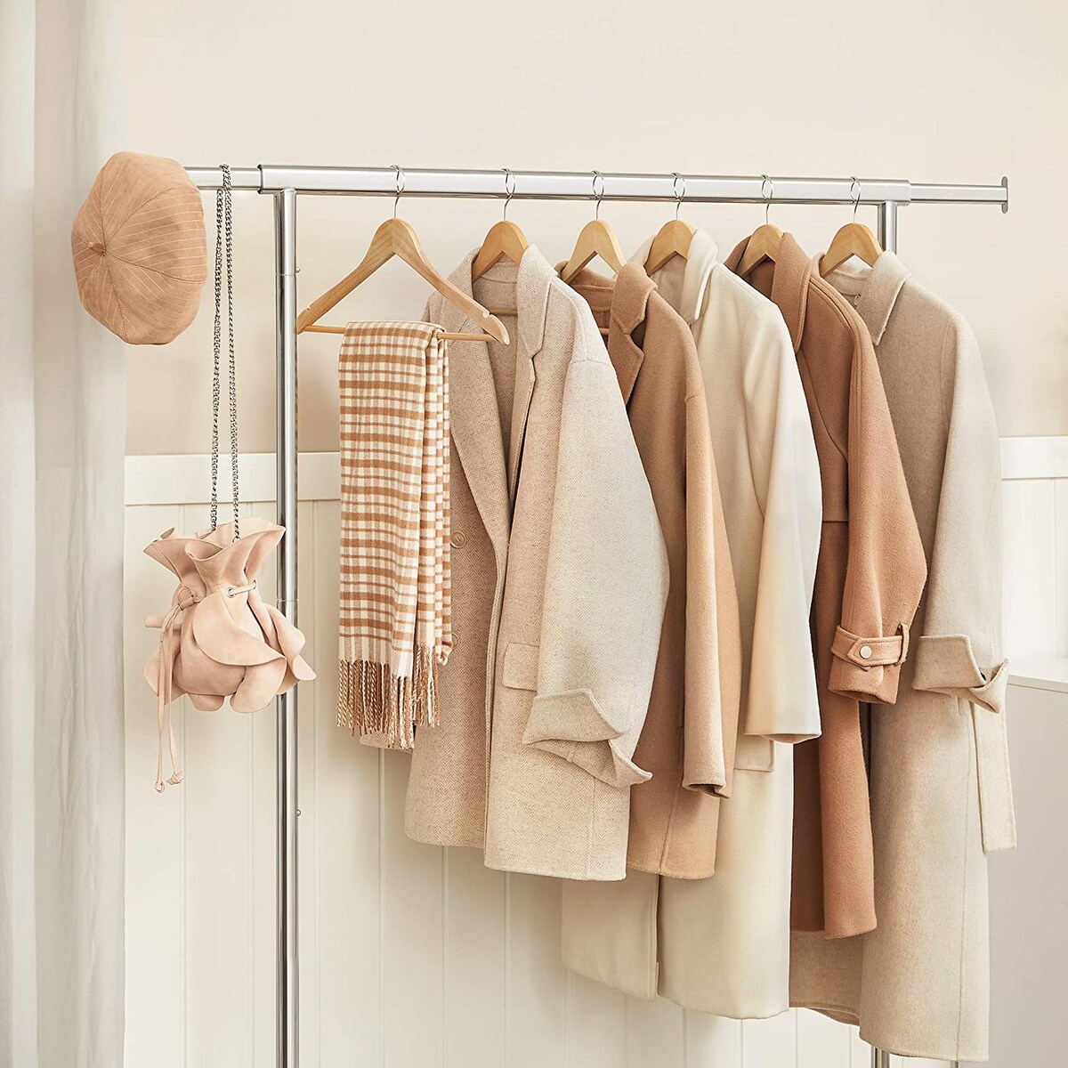 Wieszak Na Ubrania Na Kółkach do przedpokoju korytarza sypialni Srebrny