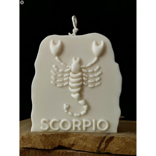 Świeca sojowa ozdobna Skorpion / znak zodiaku w pudełku prezentowym