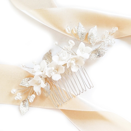 Delikatny grzebyk srebrny z kwiatami białymi gałązka perełki na ŚLUB