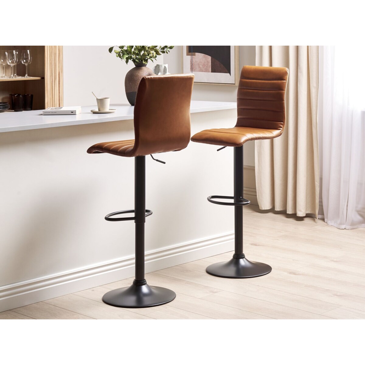Zestaw 2 hokerów barowych regulowanych ekoskóra brązowy LUCERNE II