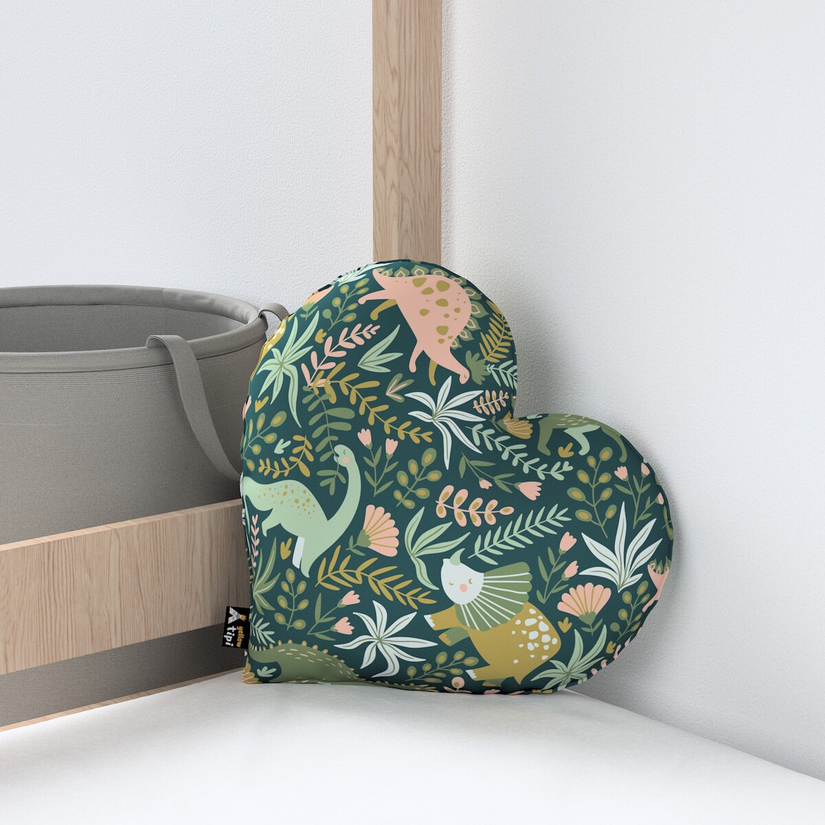 Poduszka Heart of Love, dinozaury na zielonym tle, 45x15x45cm, Magic Collection