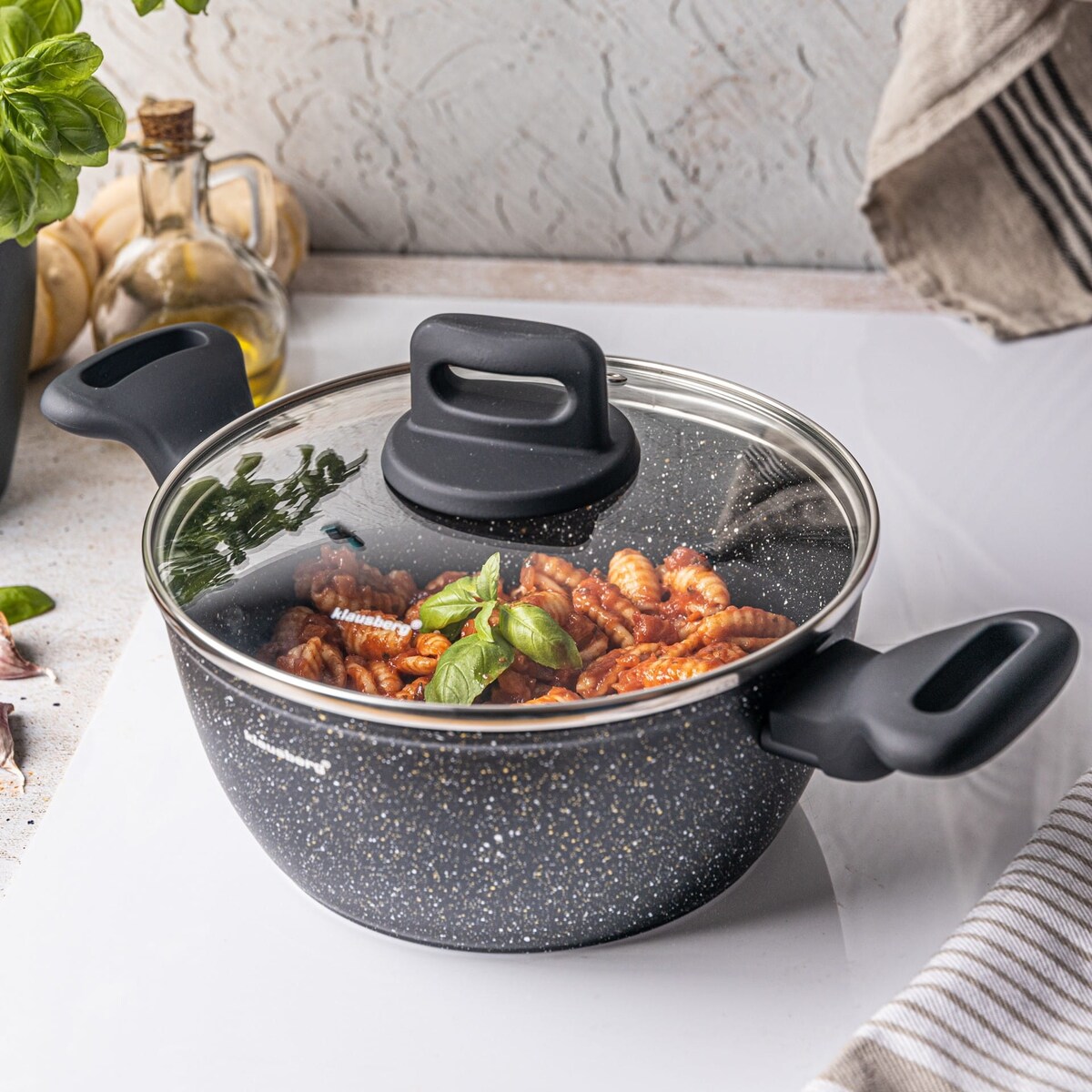 Garnek z powłoką marmurową czarny indukcja gaz 20cm 2.3L KLAUSBERG