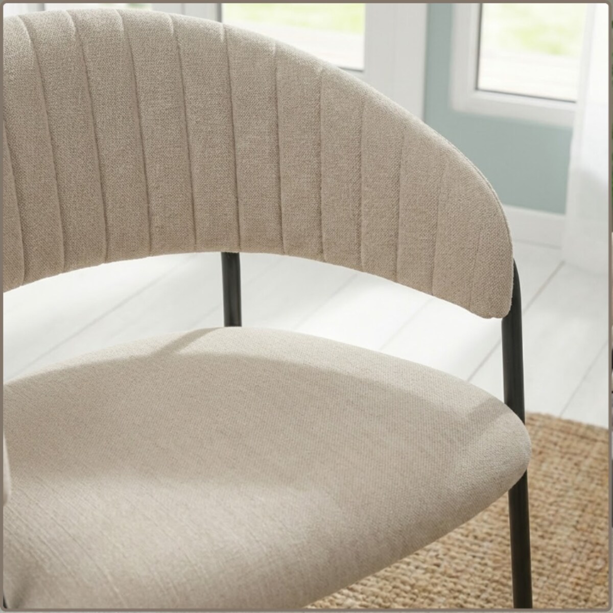 Krzesło tapicerowane nowoczesne wygodne pikowane do jadalni salonu beżowe tkanina