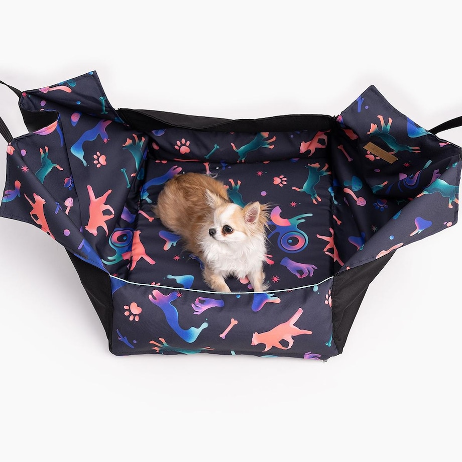 Fotelik do samochodu "Psy na jawie"