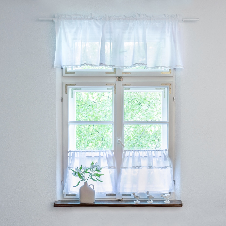 Zazdrostka z frędzelkami na metry wys. 40cm+2,5cm grzywka 130x0 prześwitujący biały