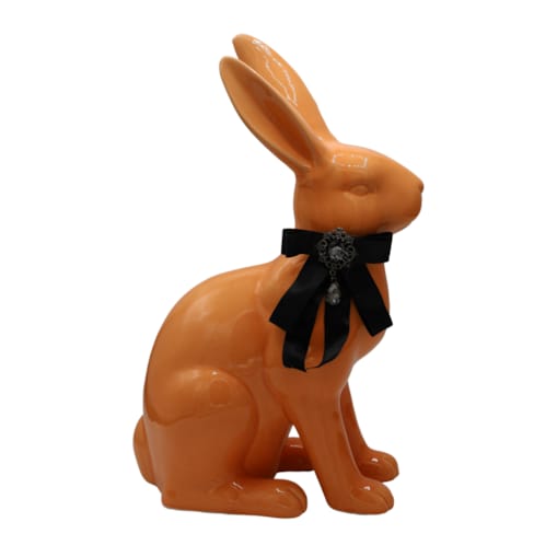 Figurka - morelowy królik z kokardą 37x23x13,5 cm z broszką i koralikiem