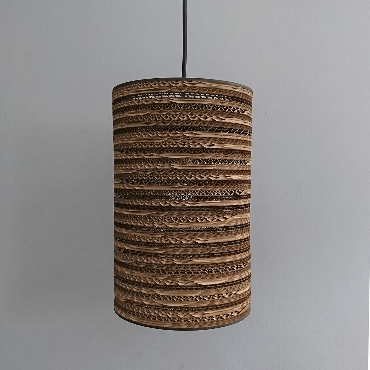 Cylindryczna lampa wisząca z tektury - TAMBURO 20