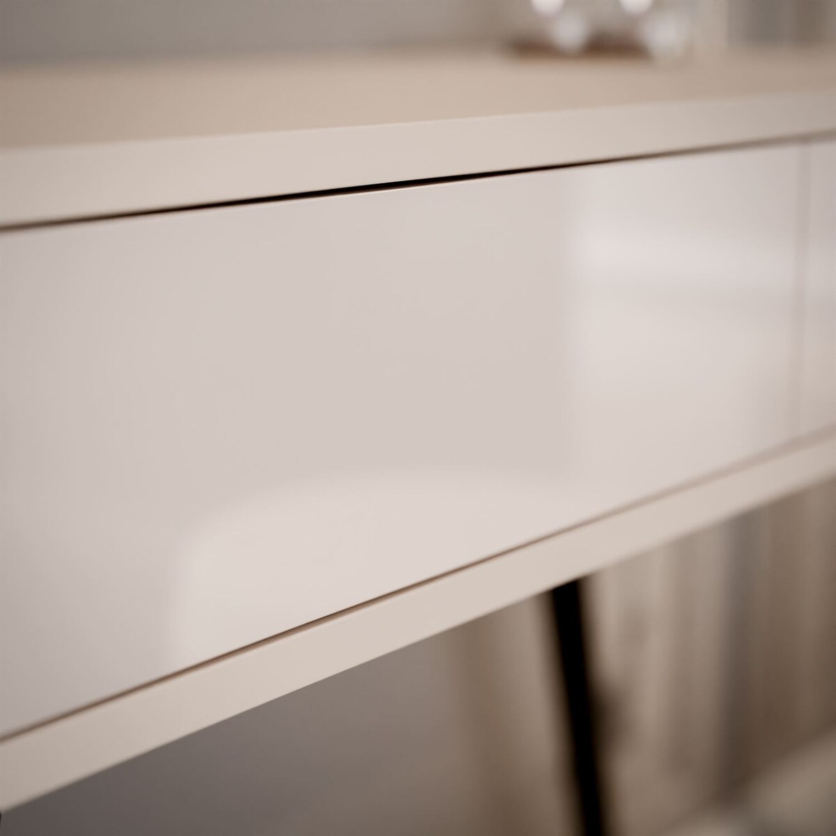 Konsola SIENNA KASZMIR na skośnych, czarnych nóżkach, push-to-open