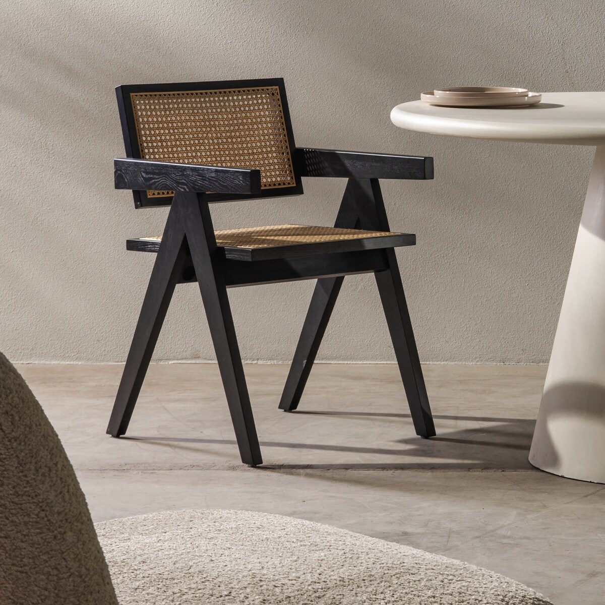 Krzesło z podłokietnikami, 78,5x51,7x54,1 cm KIEMER - IV czarne, twarde