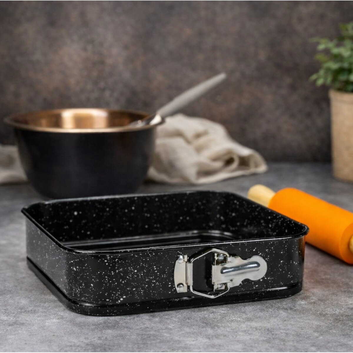 Forma do pieczenia tortownica otwierana blacha czarna 24x24CM BRUNBESTE BB-7717