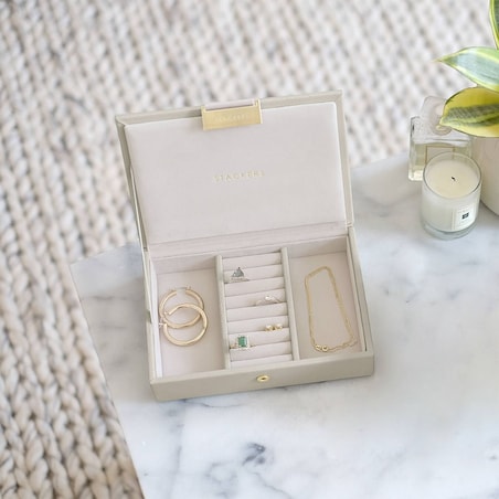 Szkatułka na biżuterię Stackers mini jasnobeżowa z pokrywką