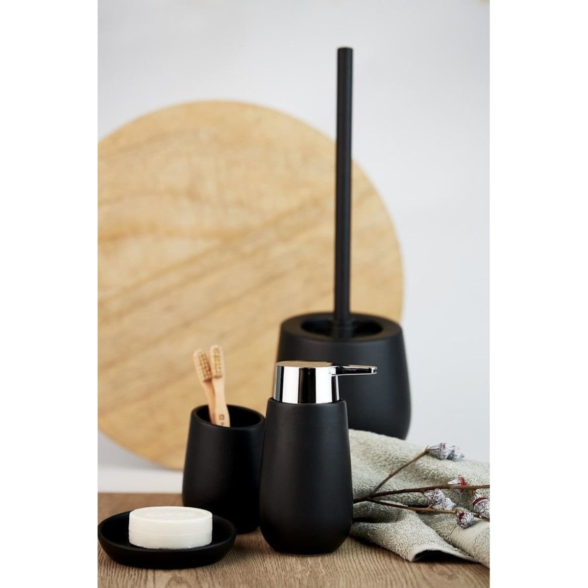 Kubek ceramiczny na szczoteczki BADI, WENKO, kolor czarny