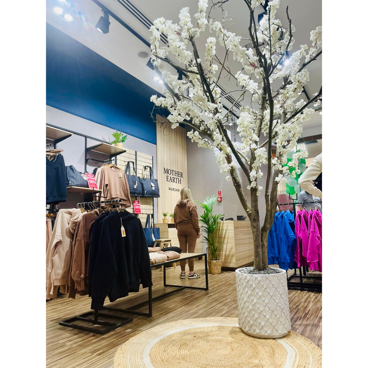 Drzewo kwitnącej jabłoni białej na naturalnym pniu 280 cm