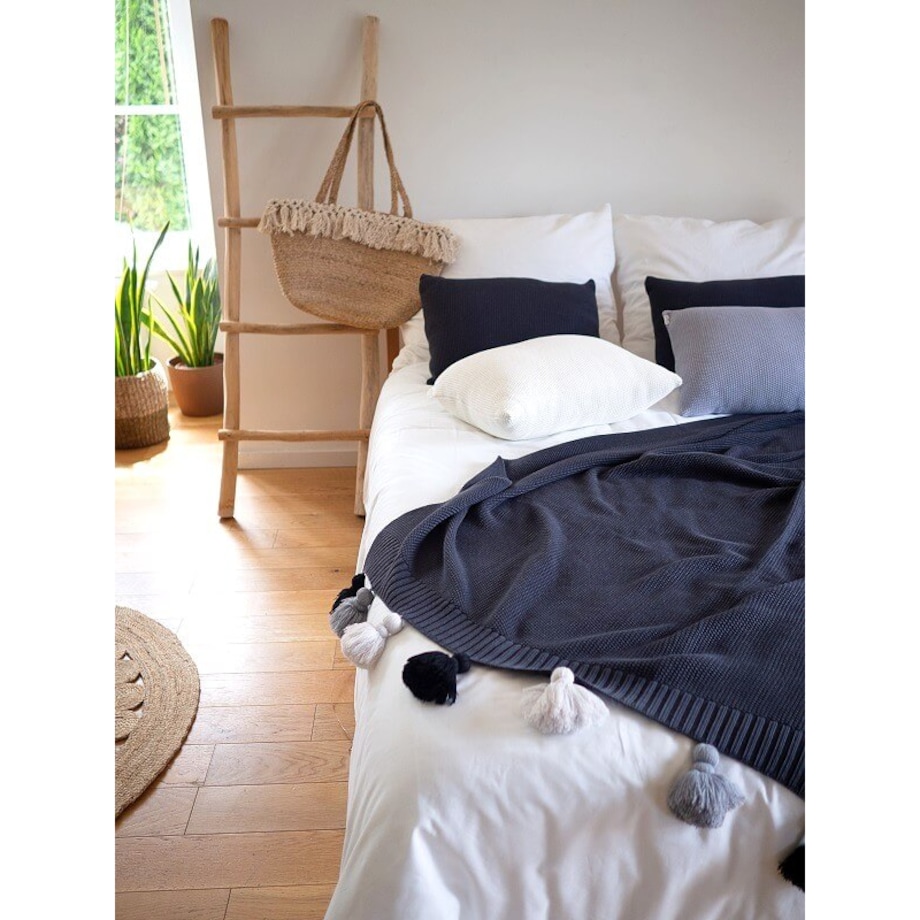 Narzuta z frędzlami grafitowa 155 x 240 cm