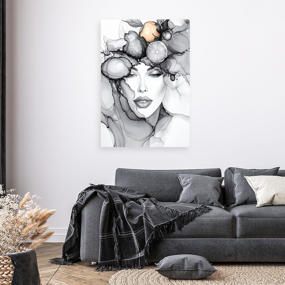 Obraz czarno biały do salonu kuchni, Kobieta z owocami na głowie 40x60