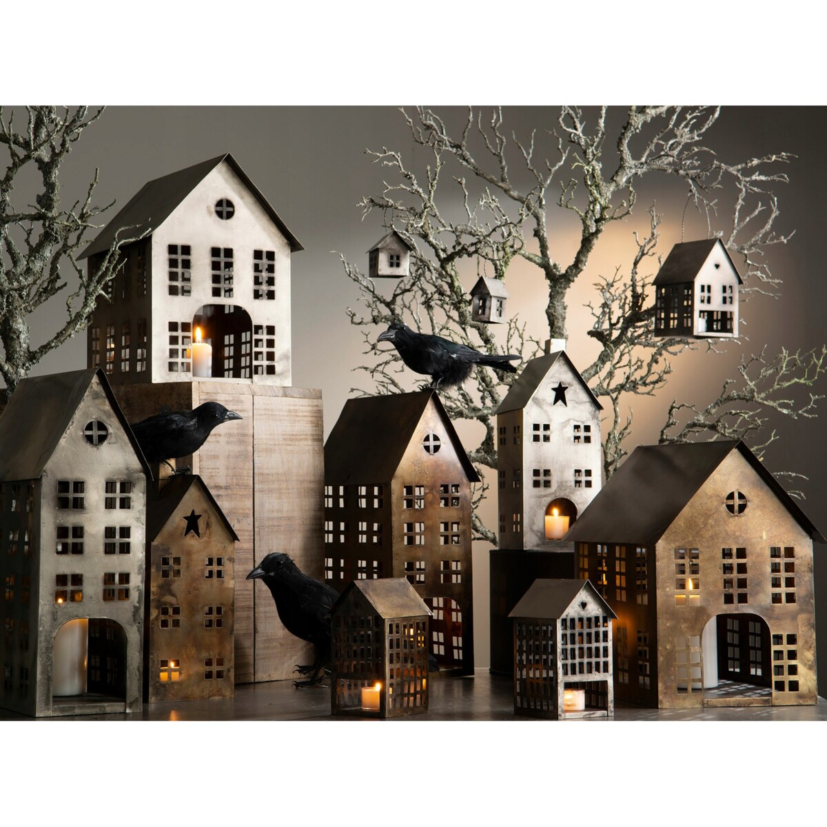 LAMPION ŚWIĄTECZNY świecznik DOMEK metalowy złoty wys. 17cm