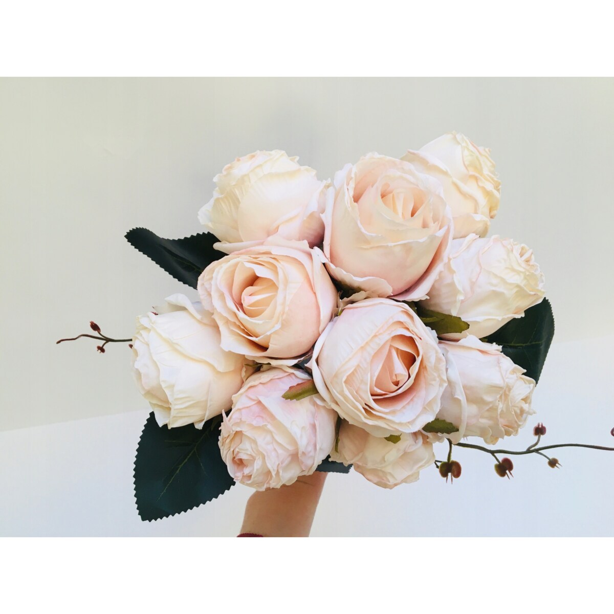 BUKIET róże sztuczne liście na stroik wiązanka do wazonu święta kremowe pik